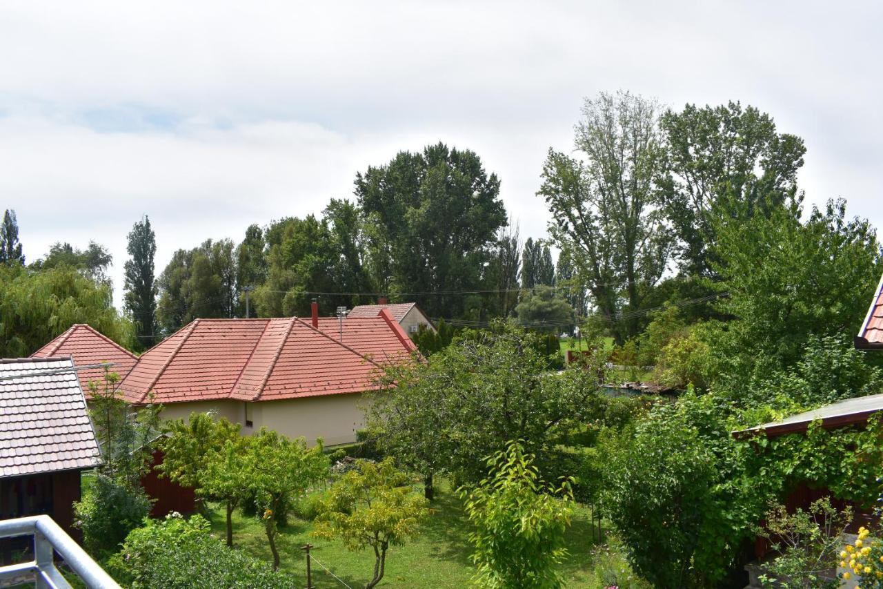 Sziget Vendeghaz * Szigliget